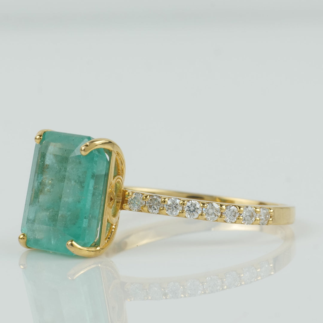 Emerald Cut Diamond Ring