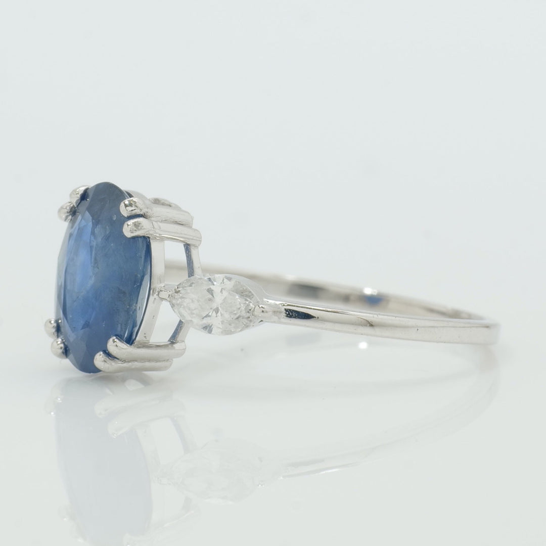 Oval Sapphire Diamond Ring
