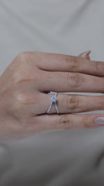 Load and play video in Gallery viewer, Crossover Solitaire Diamond Ring
